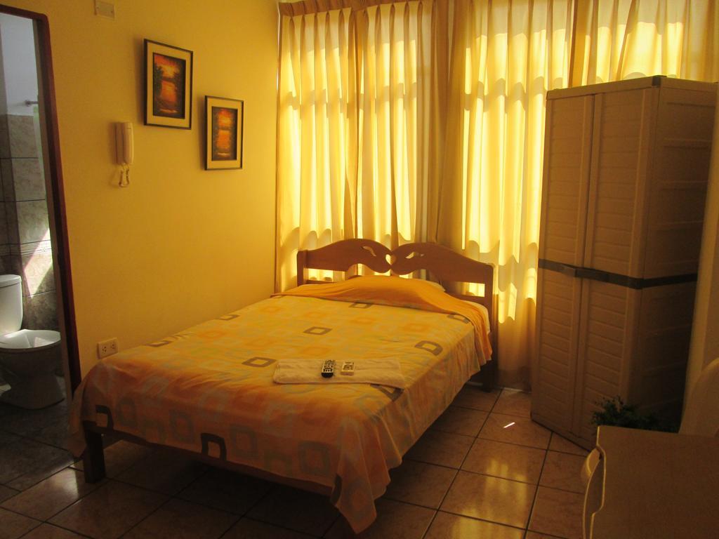 Residencia Casa Linda Hotel อีกีโตส ภายนอก รูปภาพ